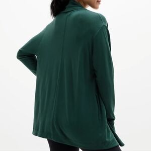 ATHLETA PRANAYAMA RESTORE WRAP NIRVANA FABRIC OPEN CARDIGAN PINE FOREST GREEN SP